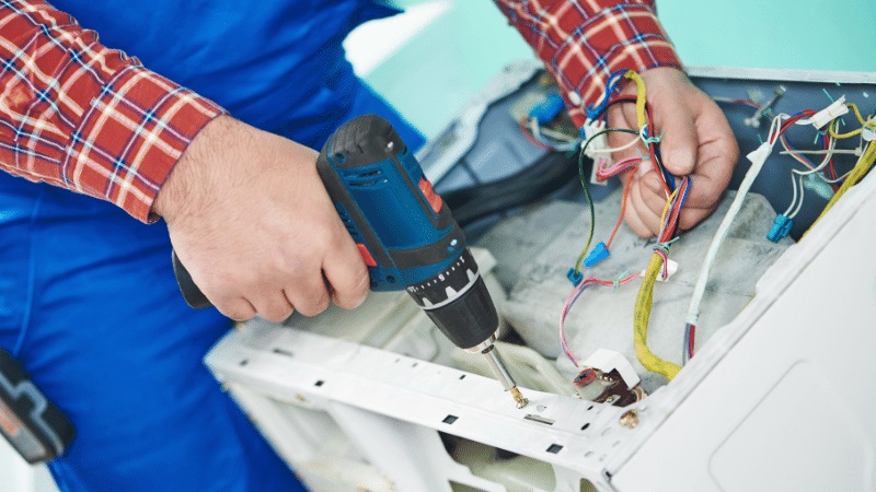Manisa İndesit İndesit çamaşır makinesi kart tamiri – Su almama arızası orijinal parça ile giderildi. - Teknik servis örneği